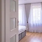 Kornel Apartamento